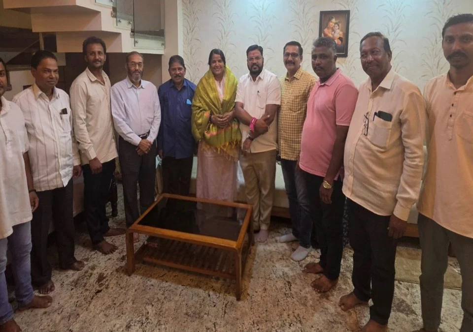 aitihasik dasara sohlyachya yashasvi niyojanabaddal mahapalika upayukta lakshmi nipanikar yancha satkar