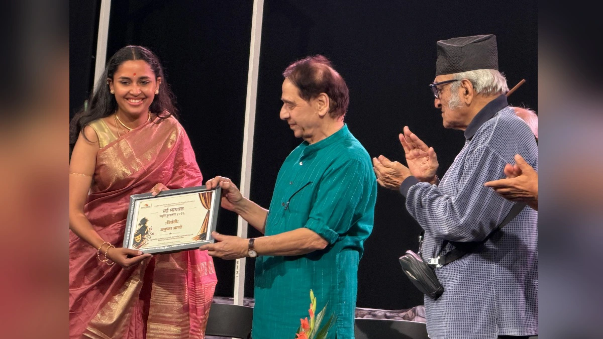 anushka aapte yanna sai bhagwat smruti puraskar pradan