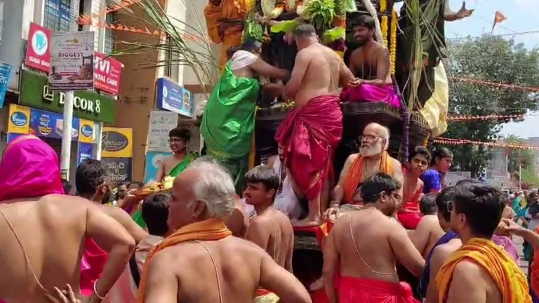 belgaav, shahapurat venkat raman devasthanancha paramparik rathotsav bhaktimay vatavaranat