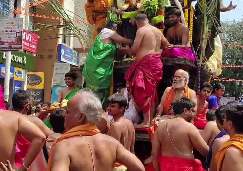 belgaav, shahapurat venkat raman devasthanancha paramparik rathotsav bhaktimay vatavaranat