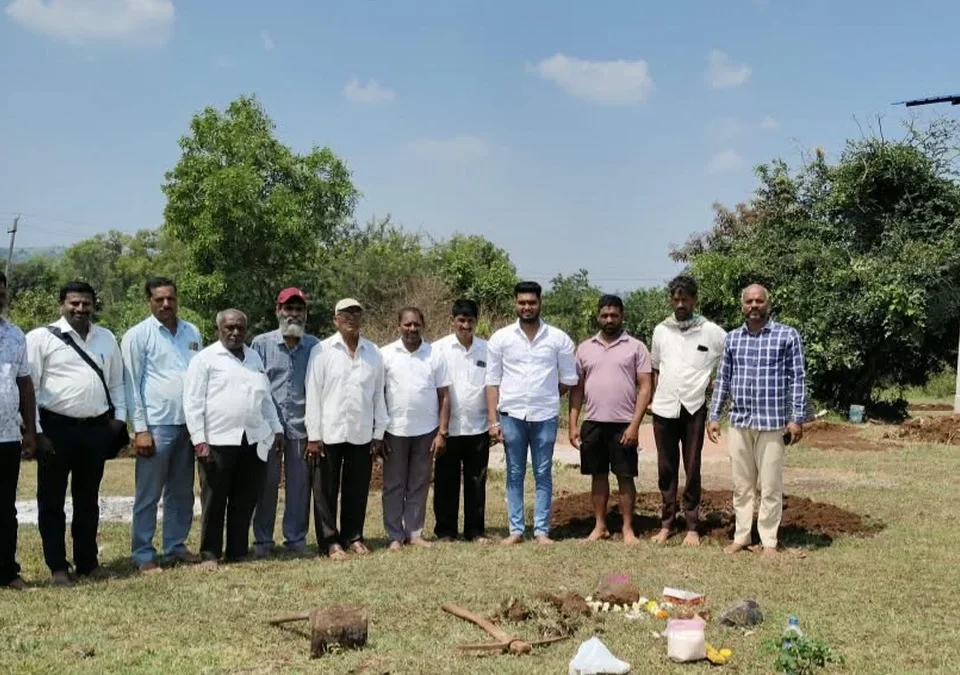 chalvenhatti smashanbhumit nivara shed ubharanisathi bhumipujan