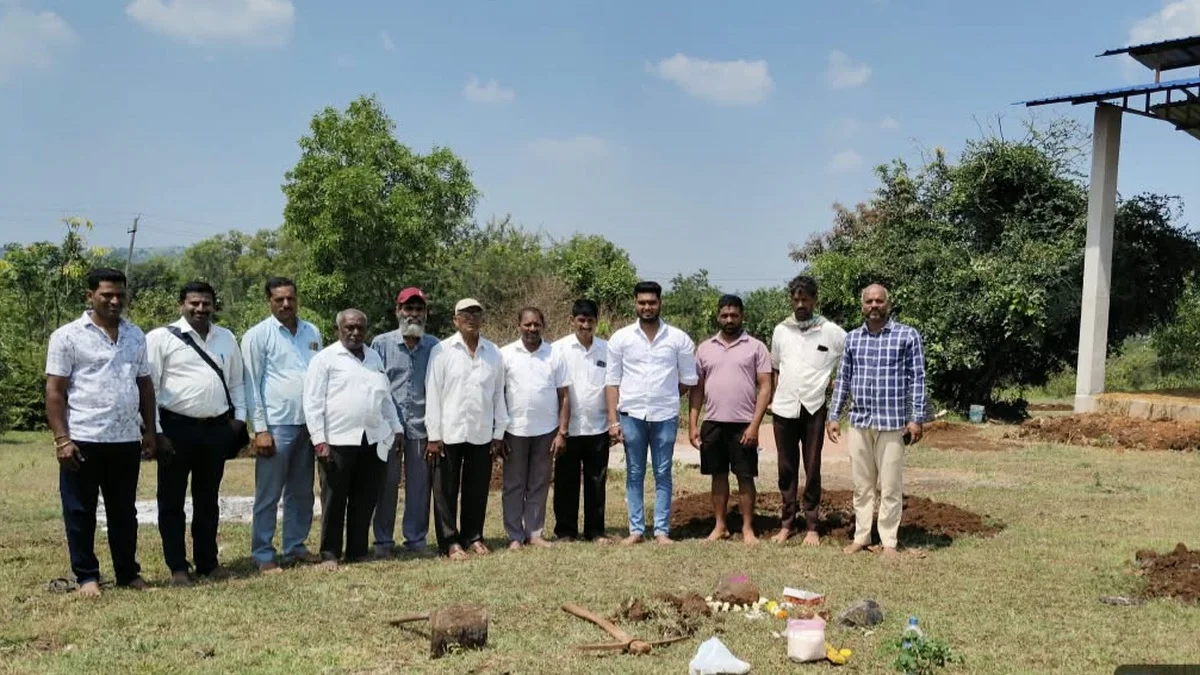 chalvenhatti smashanbhumit nivara shed ubharanisathi bhumipujan