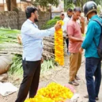 dasaryanimitt pujechya sahitya kharedisathi bajarpethat gardi