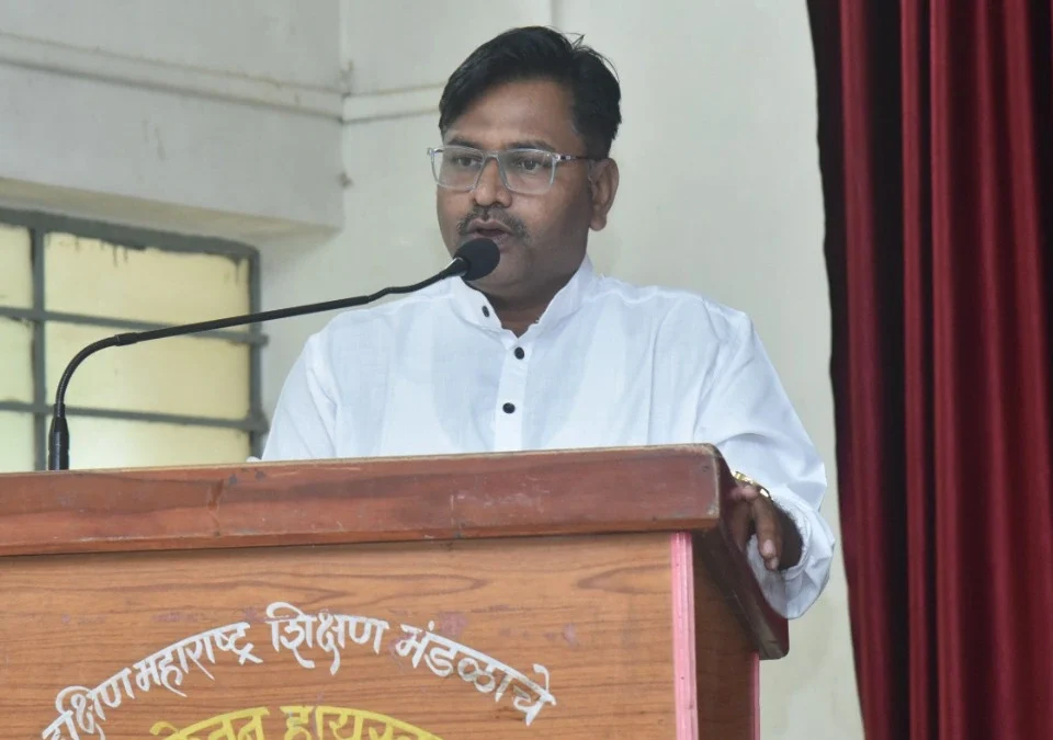 kala hi sanskruti ani bhashechyahi aadhi janmleli asun ti jagnyala disha dete - chandrakant babar
