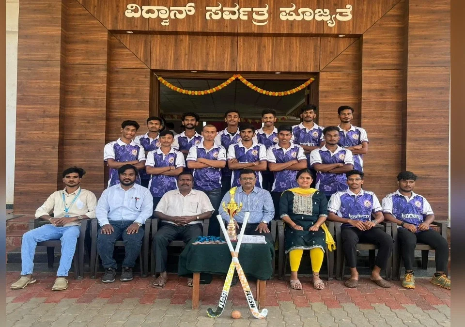 krcu antarmahavidyalayin hockey spardhet srfgc belgaavla tisre sthan
