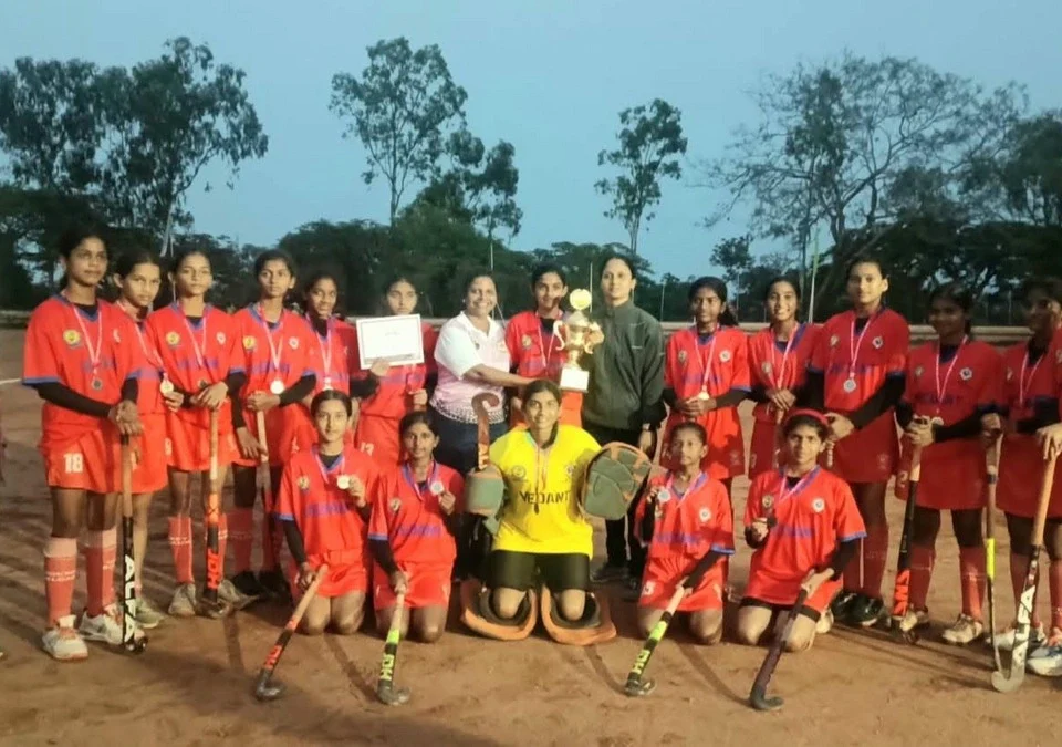 m. v. herwadkar highschool pach vidyarthinichi rajyastariya hockey spardhesathi nivad
