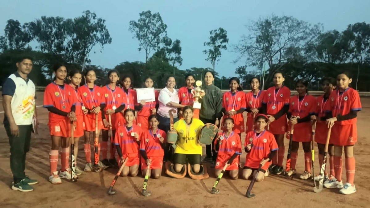 m. v. herwadkar highschool pach vidyarthinichi rajyastariya hockey spardhesathi nivad