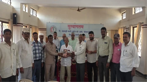 mahatma gandhi sansthela s. r. more yanchyakadun panchvis hajaranchi pustake bhet