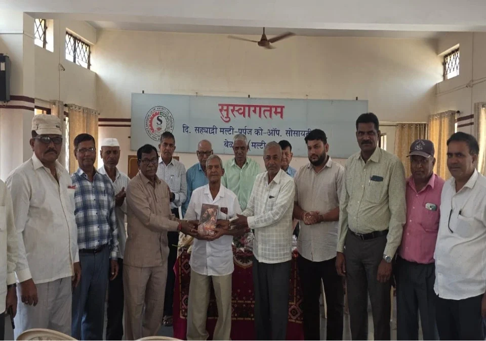 mahatma gandhi sansthela s. r. more yanchyakadun panchvis hajaranchi pustake bhet