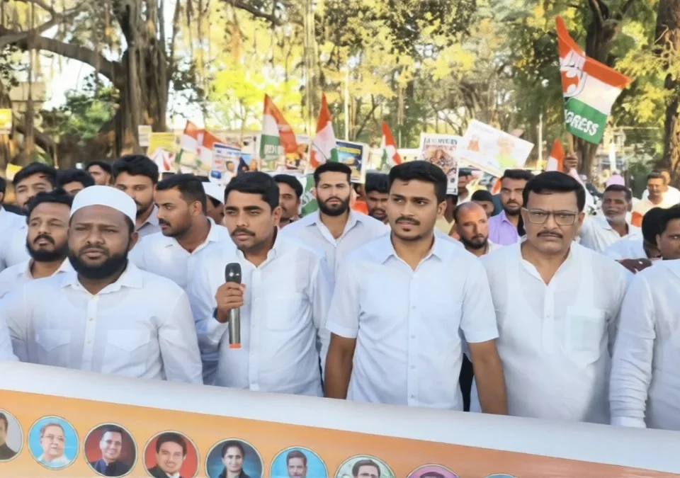 rahul gandhi yanchya atkechya nishedharth belgaavat yuva congressche andolan