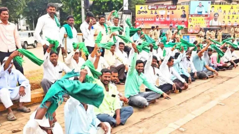 usala yogya dar milava yasathi belgaavat shetkari ani vakilanche andolan