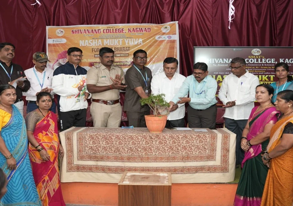 vyasanadhinta hi vyaktisah sampurna kutumb uddhvast karanari muk shatru